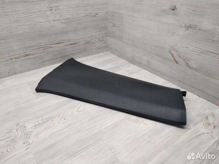 Обшивка стойки правая Volkswagen Polo седан cfna