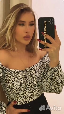 Блуза с открытыми плечами