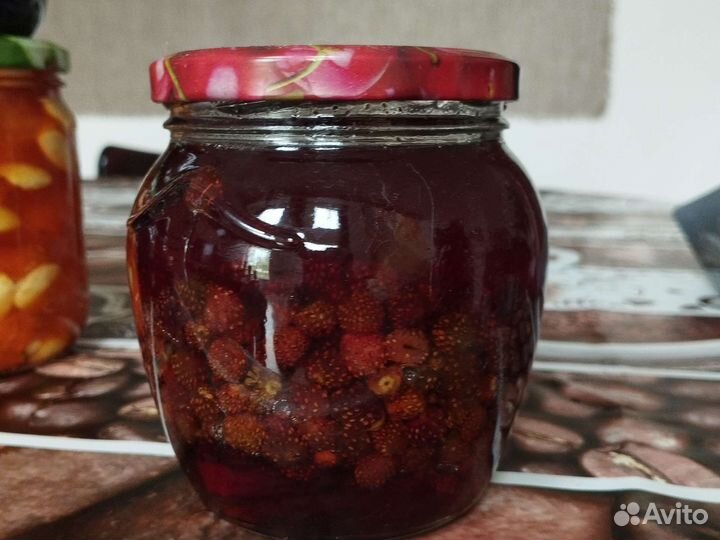 Варенье из смородины, клубники, абрикос, жимолости