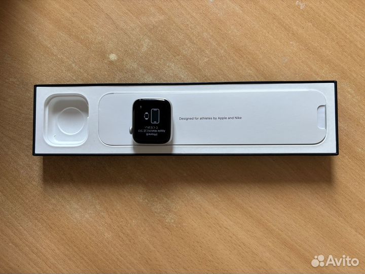 Apple Watch SE 44mm Nike