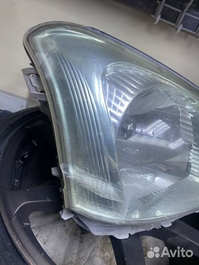 Toyota premio 240 фары