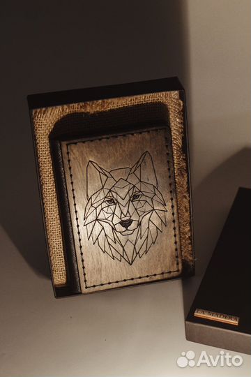 Обложка для документов из дерева и кожи