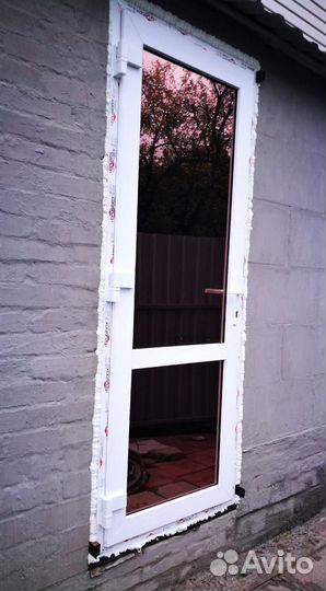 Дверь из пвх входная