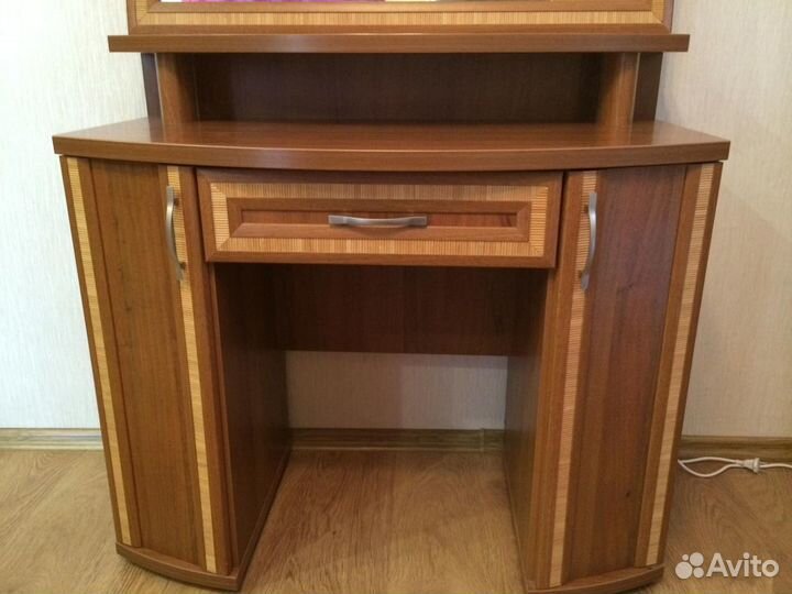 Туалетный столик/трюмо 