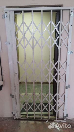 Решетка для двери б/у