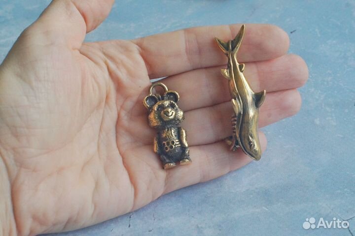 28 брелков-фигурок +2 ложки для обуви