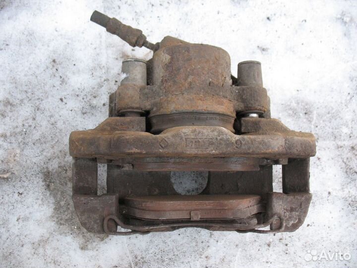 Суппорт передний левый/правый Ford Fusion/Fiesta