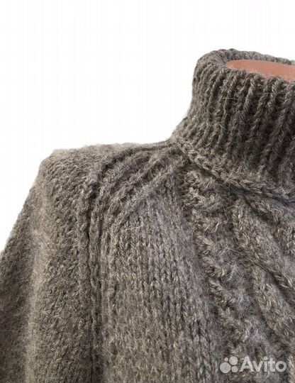 Новый свитер шерстяной ручной работы