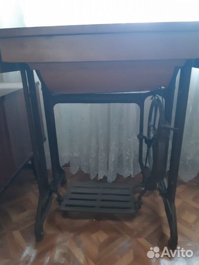 Машинка швейная ножная