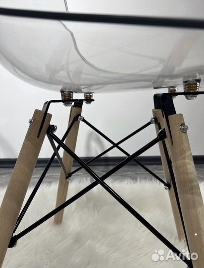 Стул прозрачный