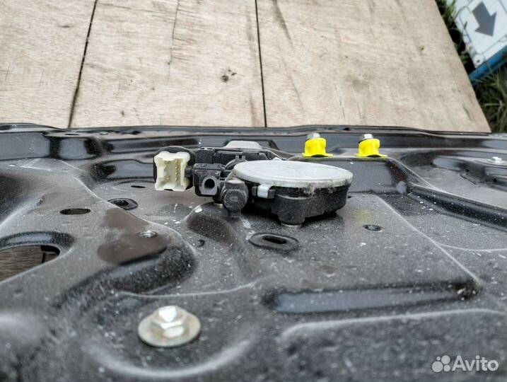 Infiniti G35 - Стеклоподъемник передний правый Б/У