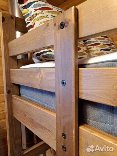 Кровать 2-ярусная икеа и 2 матраса