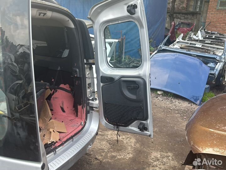 Распашные двери багажника Лада Ларгус