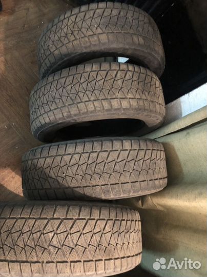 Bridgestone Blizzak DM-V2 245/60 R18