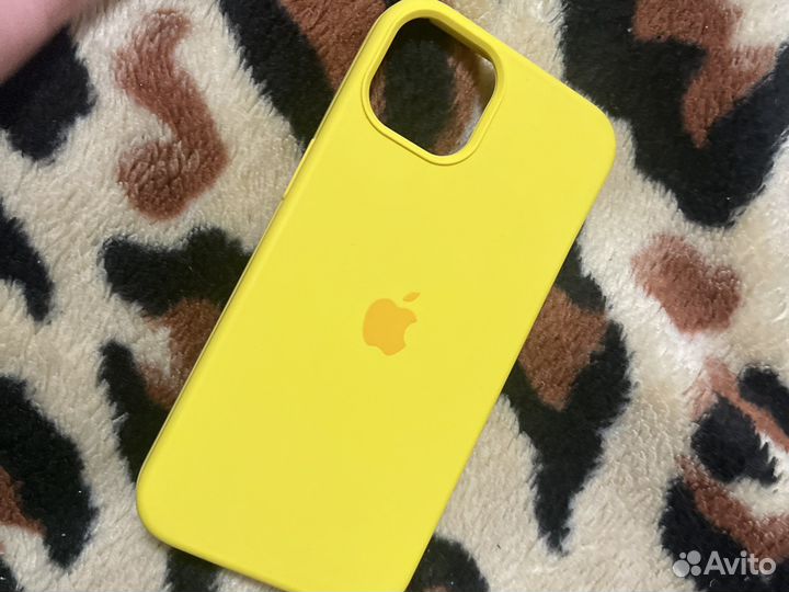Чехол на iPhone 13