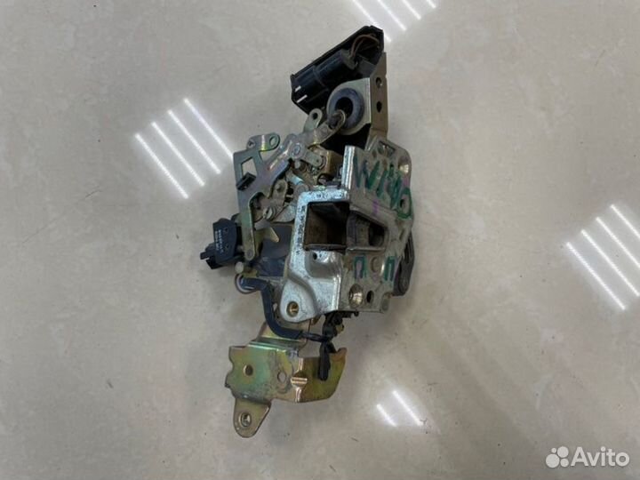 Замок боковой двери передний правый Mercedes-Benz