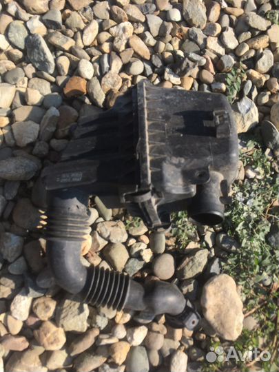 Toyota funcargo корпус воздушного фильтра