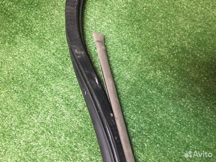 Уплотнитель передней правой двери ауди а4б5