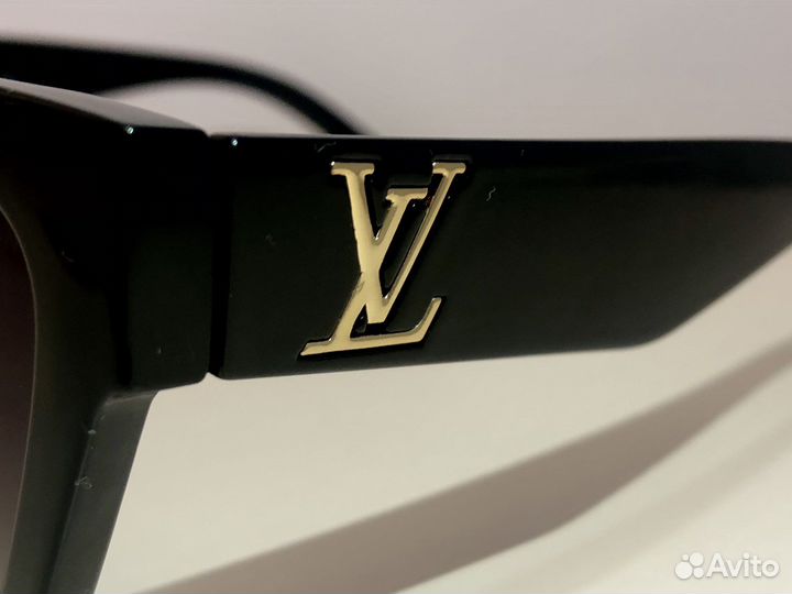 Солнцезащитные очки L.V женские