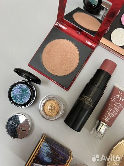 Однушки теней, румяна и бронзеры