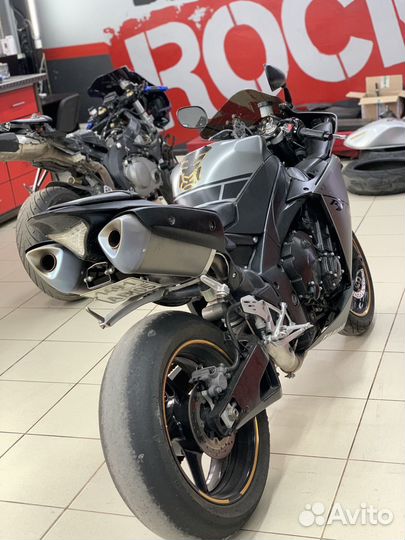 Yamaha YZF R1