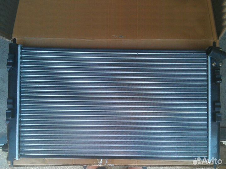 Радиатор охлаждения двигателя Лансер 10 X 2007