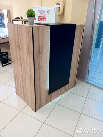 Стойка ресепшн с подсветкой