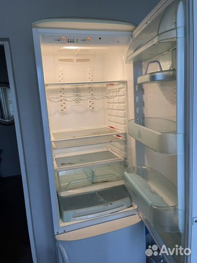 Холодильник electrolux