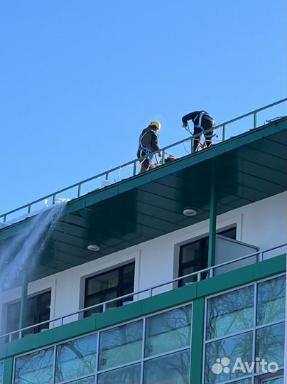 Очистка кровли от снега и наледи