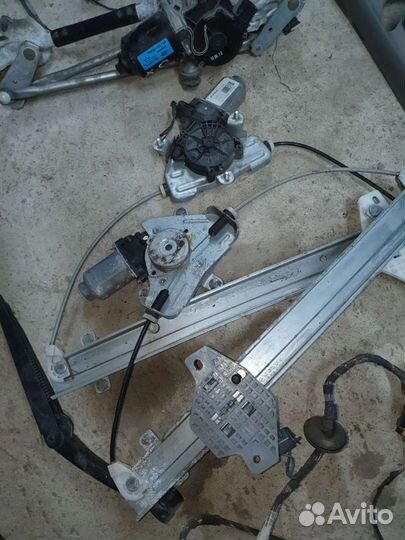 Стеклоподьемник на хундай Солярис 2012г