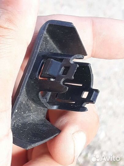 2012-17 хс60 крепление датчика парковки правый xc6