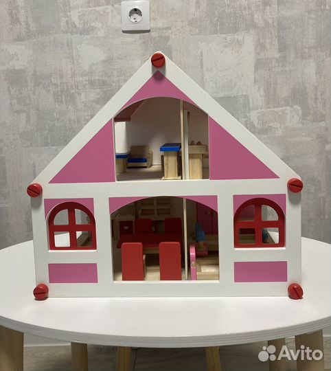 Домик для куклы деревянный с мебелью
