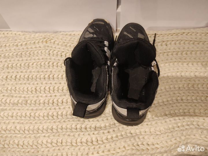 Баскетбольные кроссовки ноунейм