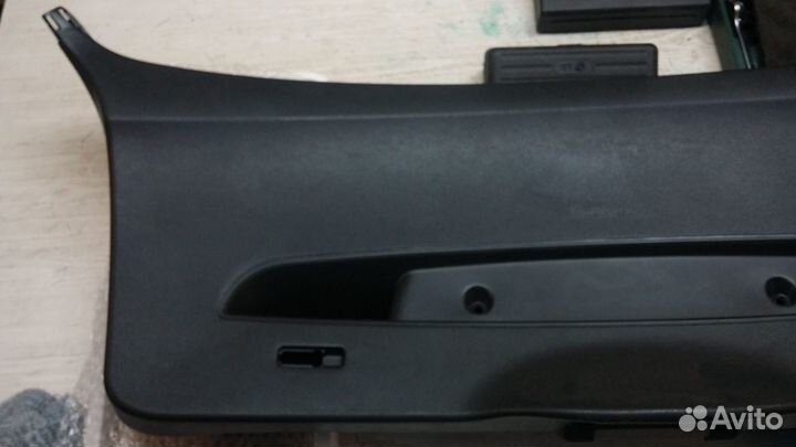 BMW E81 E87 2004-2011 год обшивка крышки багажника