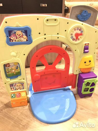 Музыкальный двухсторонний дом-сортер Fisher price