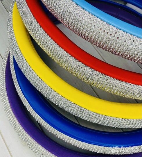 Оплетка на руль со стразами