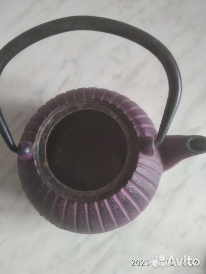 Чайник сиреневый чугуный Дания