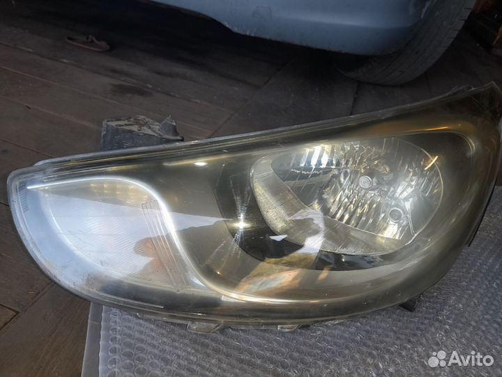 Фара на hyundai solaris 2012 года