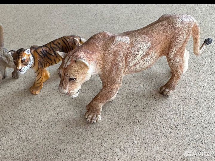 Фигурки животных schleich и collecta