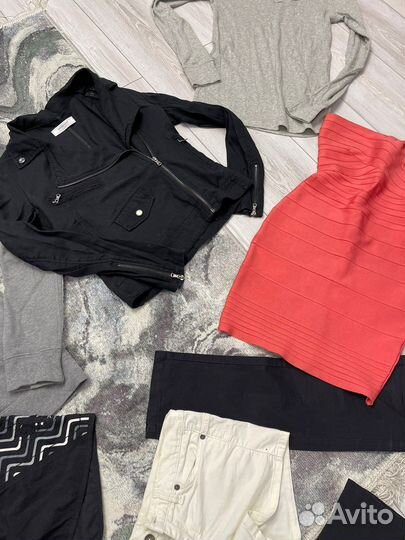 Пакет женской фирменной одежды