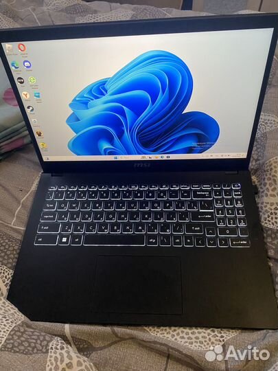 Ноутбук msi modern 15 B 12