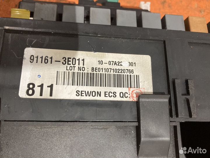 Блок предохранителей моторный Kia Sorento 1