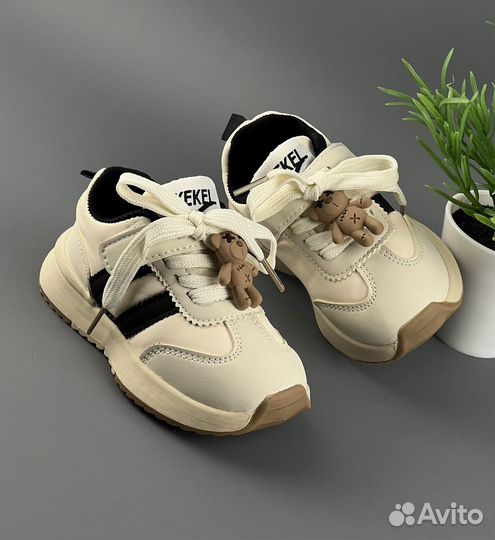 Кроссовки для мальчика и девочек