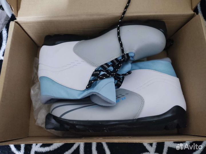 Лыжные ботинки