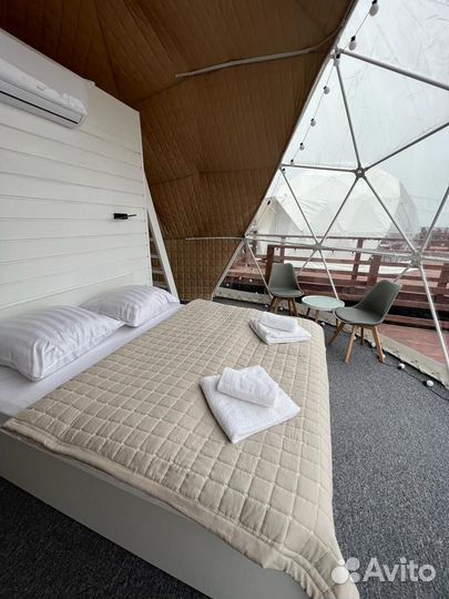 База отдыха. Теплый бассейн. Вид на море. Славянка