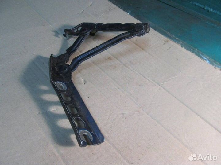 Петля капота правая Skoda Fabia 2 2007