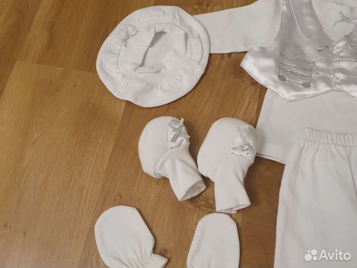 Комплект на выписку для мальчика новый