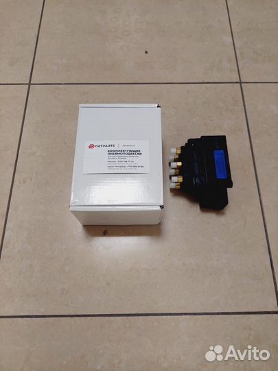 Блок клапанов пневмоподвески Audi A6 Allroad C6