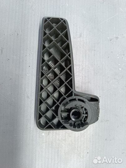 Ручка открывания капота Skoda Rapid