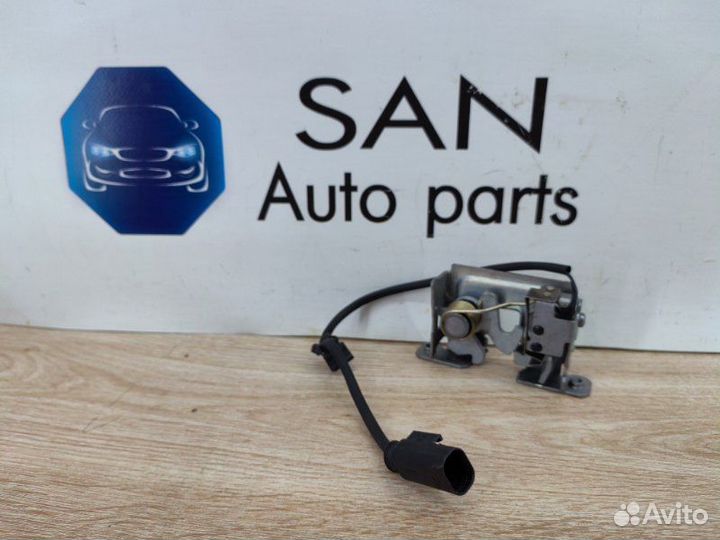 Замок капота Bmw X5 E70 N52B30 2007